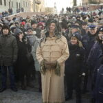 06.01.2017 Kielce. Orszak Trzech Króli. Wit Chamera jako król spóźniony. / Jarosław Kubalski / Radio Kielce