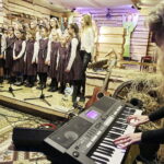 06.01.2017 Kielce. II Festiwal Kolęd i Pastorałek "Żołnierskie kolędowanie" w Kościele Garnizonowym. Zespół BONUS. / Jarosław Kubalski / Radio Kielce