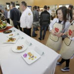 11.1.2017 Kielce. W Zespole Szkół Przemysłu Spożywczego odbył się konkurs kulinarny, przewodniczącym jury był restaurator Karol Okrasa. / Jarosław Kubalski / Radio Kielce