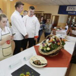 11.1.2017 Kielce. W Zespole Szkół Przemysłu Spożywczego odbył się konkurs kulinarny, przewodniczącym jury był restaurator Karol Okrasa. / Jarosław Kubalski / Radio Kielce