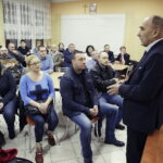 12.01.2017 Kielce. Wiceprezydent miasta Andrzej Sygut spotkał się z rodzicami w sprawie przeniesienia Szkoły Podstawowej nr 1. / Jarosław Kubalski / Radio Kielce