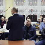 12.01.2017 Kielce. Wiceprezydent miasta Andrzej Sygut spotkał się z rodzicami w sprawie przeniesienia Szkoły Podstawowej nr 1. / Jarosław Kubalski / Radio Kielce