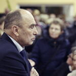 12.01.2017 Kielce. Wiceprezydent miasta Andrzej Sygut spotkał się z rodzicami w sprawie przeniesienia Szkoły Podstawowej nr 1. / Jarosław Kubalski / Radio Kielce