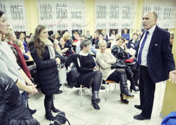 12.01.2017 Kielce. Wiceprezydent miasta Andrzej Sygut spotkał się z rodzicami w sprawie przeniesienia Szkoły Podstawowej nr 1. / Jarosław Kubalski / Radio Kielce