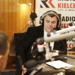 18.01.2017 Kielce. Szef MSWiA Mariusz Błaszczak podczas rozmowy Radiu Kielce. Prowadził ja Radosław Podsiadły. / Jarosław Kubalski / Radio Kielce