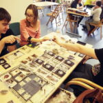 21.01.2017 Kielce. Wielki Bój Planszówkowy w Wojewódzkiej Bibliotece Publicznej. / Jarosław Kubalski / Radio Kielce