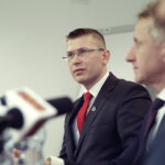 25.01.2017 Kielce. Konferencja prasowa na temat Krajowej Administracji Skarbowej. P.o dyrektora Urzędu Kontroli Skarbowej w Kielcach Piotr Gajos. / Jarosław Kubalski / Radio Kielce