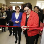 30.01.2017 Kielce. Otwarcie Środowiskowego Domu Samopomocy przy ulicy Mielczarskiego. Wiceminister  Rodziny, Pracy i Polityki  Elżbieta Bojanowska. / Jarosław Kubalski / Radio Kielce