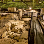 17.3.2016 Wiślica. Płyta wiślicka zwana także płytą orantów / Wojciech Habdas / Radio Kielce