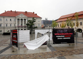 3.10.2016 Kielce.Kontrowersyjna wystawa "Homoseksualizm poważnie szkodzi zdrowiu". Godz. 14.30 / Wojciech Habdas / Radio Kielce