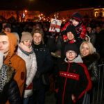 1.1.2017 Kielce. Sylwester pod gwiazdami na Rynku. Rozdawaliśmy kalendarze Radia Kielce. / Wojciech Habdas / Radio Kielce