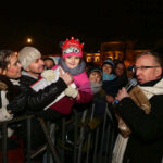 1.1.2017 Kielce. Sylwester pod gwiazdami na Rynku. Rozdawaliśmy kalendarze Radia Kielce. / Wojciech Habdas / Radio Kielce