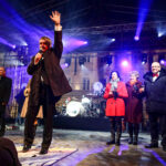 1.1.2017 Kielce. Sylwester pod gwiazdami na Rynku. Równo o dwunastej prezydent Wojciech Lubawski złożył życzenia kielczanom. / Wojciech Habdas / Radio Kielce