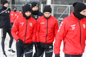 9.1.2017 Kielce. Pierwszy w 2017 roku trening piłkarzy Korony Kielce / Wojciech Habdas / Radio Kielce