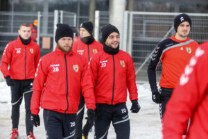 9.1.2017 Kielce. Pierwszy w 2017 roku trening piłkarzy Korony Kielce / Wojciech Habdas / Radio Kielce