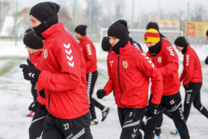 9.1.2017 Kielce. Pierwszy w 2017 roku trening piłkarzy Korony Kielce / Wojciech Habdas / Radio Kielce