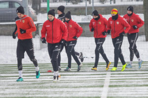 9.1.2017 Kielce. Pierwszy w 2017 roku trening piłkarzy Korony Kielce / Wojciech Habdas / Radio Kielce