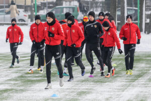 9.1.2017 Kielce. Pierwszy w 2017 roku trening piłkarzy Korony Kielce / Wojciech Habdas / Radio Kielce