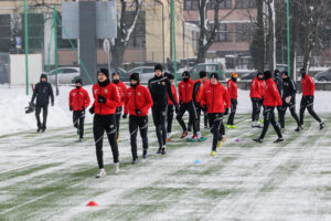 9.1.2017 Kielce. Pierwszy w 2017 roku trening piłkarzy Korony Kielce / Wojciech Habdas / Radio Kielce