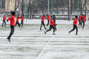 9.1.2017 Kielce. Pierwszy w 2017 roku trening piłkarzy Korony Kielce / Wojciech Habdas / Radio Kielce