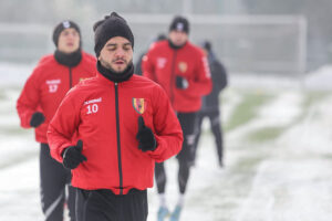 9.1.2017 Kielce. Pierwszy w 2017 roku trening piłkarzy Korony Kielce / Wojciech Habdas / Radio Kielce