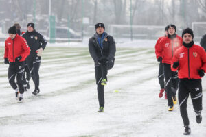 9.1.2017 Kielce. Pierwszy w 2017 roku trening piłkarzy Korony Kielce / Wojciech Habdas / Radio Kielce