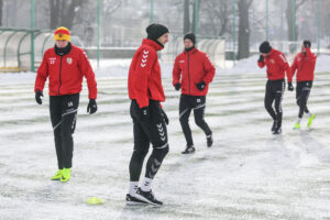 9.1.2017 Kielce. Pierwszy w 2017 roku trening piłkarzy Korony Kielce / Wojciech Habdas / Radio Kielce