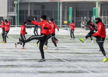 9.1.2017 Kielce. Pierwszy w 2017 roku trening piłkarzy Korony Kielce / Wojciech Habdas / Radio Kielce