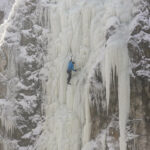 9.1.2017 Kielce. Ekstremalna wspinaczka zimowa na sztucznym lodospadzie na Kadzielni / Wojciech Habdas / Radio Kielce