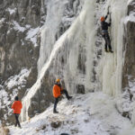 9.1.2017 Kielce. Ekstremalna wspinaczka zimowa na sztucznym lodospadzie na Kadzielni / Wojciech Habdas / Radio Kielce