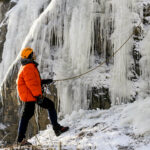 9.1.2017 Kielce. Ekstremalna wspinaczka zimowa na sztucznym lodospadzie na Kadzielni / Wojciech Habdas / Radio Kielce
