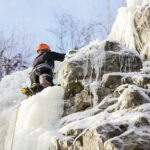 9.1.2017 Kielce. Ekstremalna wspinaczka zimowa na sztucznym lodospadzie na Kadzielni / Wojciech Habdas / Radio Kielce