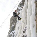 9.1.2017 Kielce. Ekstremalna wspinaczka zimowa na sztucznym lodospadzie na Kadzielni / Wojciech Habdas / Radio Kielce