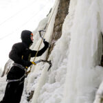 9.1.2017 Kielce. Ekstremalna wspinaczka zimowa na sztucznym lodospadzie na Kadzielni / Wojciech Habdas / Radio Kielce