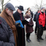 17.1.2017 Kielce. XX Dzień Judaizmu w Kościele katolickim w Polsce. Pomnik „Menora” Al. IX Wieków Kielc – wspomnienie Żydów zamordowanych podczas  pogromu kieleckiego – modlitwy. / Wojciech Habdas / Radio Kielce