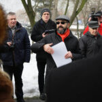 17.1.2017 Kielce. XX Dzień Judaizmu w Kościele katolickim w Polsce. Przy Murze Pamięci „Sprawiedliwych Wśród Narodów Świata” – krótkie wspomnienie zamordowanych żydowskich mieszkańców Kielc oraz Polaków ratujących Żydów w czasie II Wojny Światowej / Wojciech Habdas / Radio Kielce