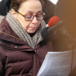 17.1.2017 Kielce. XX Dzień Judaizmu w Kościele katolickim w Polsce. Przy Murze Pamięci „Sprawiedliwych Wśród Narodów Świata” – krótkie wspomnienie zamordowanych żydowskich mieszkańców Kielc oraz Polaków ratujących Żydów w czasie II Wojny Światowej / Wojciech Habdas / Radio Kielce