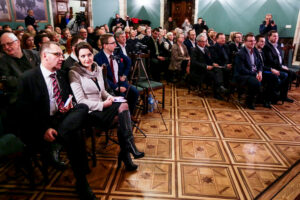 19.1.2017 Kielce. Otwarte spotkanie z posłami PO Joanną Muchą, Agnieszką Pomaską, Sławomirem Nitrasem, Pawłem Olszewskim, Cezarym Tomczykiem i Rafałem Trzaskowskim w Wojewódzkim Domu Kultury w Kielcach / Wojciech Habdas / Radio Kielce