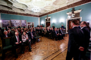 19.1.2017 Kielce. Otwarte spotkanie z posłami PO Joanną Muchą, Agnieszką Pomaską, Sławomirem Nitrasem, Pawłem Olszewskim, Cezarym Tomczykiem i Rafałem Trzaskowskim w Wojewódzkim Domu Kultury w Kielcach / Wojciech Habdas / Radio Kielce