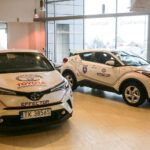 26.1.2017 Kielce. W siedzibie firmy Toyota Romanowski, trener i zawodnicy Effectora odebrali nowe Toyoty C-HR, którymi będą się poruszać przez następne trzy sezony. / Wojciech Habdas / Radio Kielce