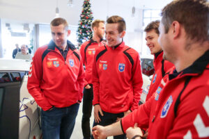 26.1.2017 Kielce. W siedzibie firmy Toyota Romanowski, trener i zawodnicy Effectora odebrali nowe Toyoty C-HR, którymi będą się poruszać przez następne trzy sezony. / Wojciech Habdas / Radio Kielce