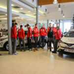 26.1.2017 Kielce. W siedzibie firmy Toyota Romanowski, trener i zawodnicy Effectora odebrali nowe Toyoty C-HR, którymi będą się poruszać przez następne trzy sezony. / Wojciech Habdas / Radio Kielce