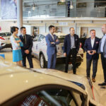 26.1.2017 Kielce. W siedzibie firmy Toyota Romanowski, trener i zawodnicy Effectora odebrali nowe Toyoty C-HR, którymi będą się poruszać przez następne trzy sezony. / Wojciech Habdas / Radio Kielce
