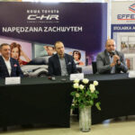 26.1.2017 Kielce. W siedzibie firmy Toyota Romanowski, trener i zawodnicy Effectora odebrali nowe Toyoty C-HR, którymi będą się poruszać przez następne trzy sezony. / Wojciech Habdas / Radio Kielce