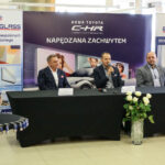 26.1.2017 Kielce. W siedzibie firmy Toyota Romanowski, trener i zawodnicy Effectora odebrali nowe Toyoty C-HR, którymi będą się poruszać przez następne trzy sezony. / Wojciech Habdas / Radio Kielce
