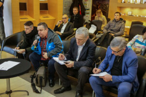 26.1.2017 Kielce. W siedzibie firmy Toyota Romanowski, trener i zawodnicy Effectora odebrali nowe Toyoty C-HR, którymi będą się poruszać przez następne trzy sezony. / Wojciech Habdas / Radio Kielce