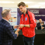 26.1.2017 Kielce. W siedzibie firmy Toyota Romanowski, trener i zawodnicy Effectora odebrali nowe Toyoty C-HR, którymi będą się poruszać przez następne trzy sezony. / Wojciech Habdas / Radio Kielce
