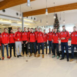 26.1.2017 Kielce. W siedzibie firmy Toyota Romanowski, trener i zawodnicy Effectora odebrali nowe Toyoty C-HR, którymi będą się poruszać przez następne trzy sezony. / Wojciech Habdas / Radio Kielce