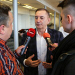 26.1.2017 Kielce. W siedzibie firmy Toyota Romanowski, trener i zawodnicy Effectora odebrali nowe Toyoty C-HR, którymi będą się poruszać przez następne trzy sezony. n/z Marek Romanowski, właściciel salonu Toyota Romanowski. / Wojciech Habdas / Radio Kielce
