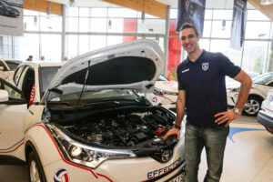26.1.2017 Kielce. W siedzibie firmy Toyota Romonowski, trener i zawodnicy Effectora odebrali nowe Toyoty C-HR, którymi będą się poruszać przez następne trzy sezony. n/z nowy szkoleniowiec Effectora Kielce Sinan Tanik. / Wojciech Habdas / Radio Kielce